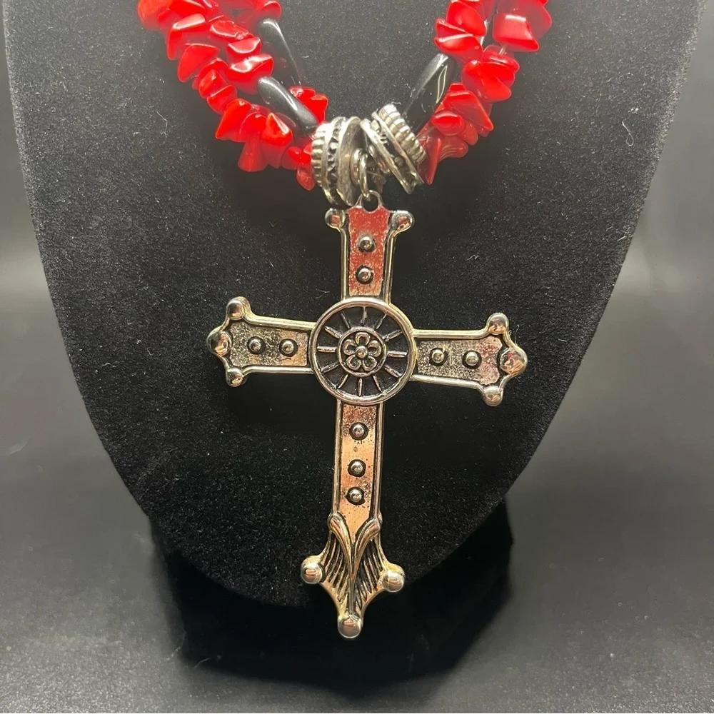 Y2K-era necklace/red stone chips, sterling silver clasp and long spacers. Unisex